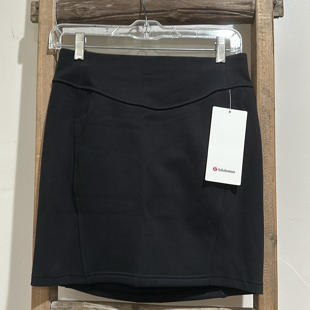 Lululemon 🌟NWT🌟Scuba High Rise Mini Skirt Black color